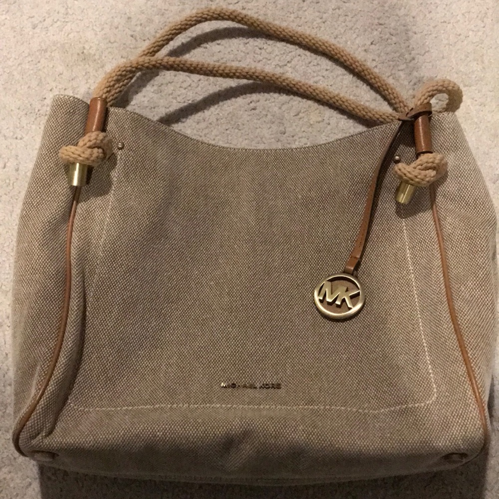 Michael Kors - Isla Style Textured Grab Bag
